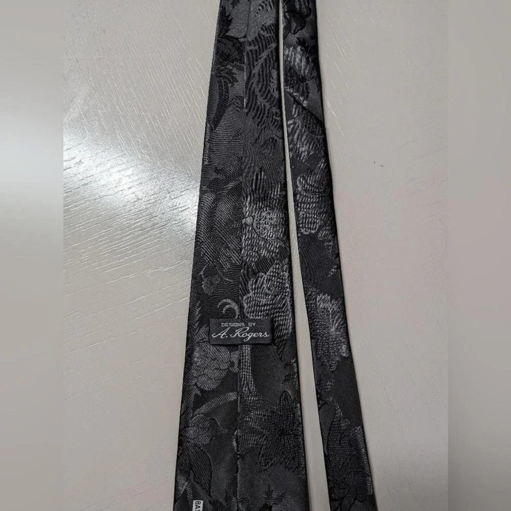Unique A. Rogers Baseball-Themed Tie‎ – Gently Used Stand Out with Playful style